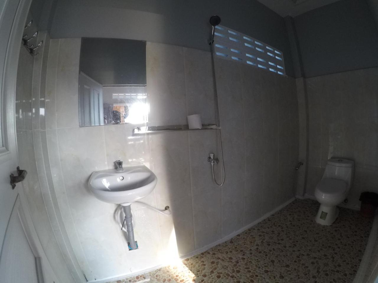 Ing Ing Guesthouse ロンサレム島 エクステリア 写真